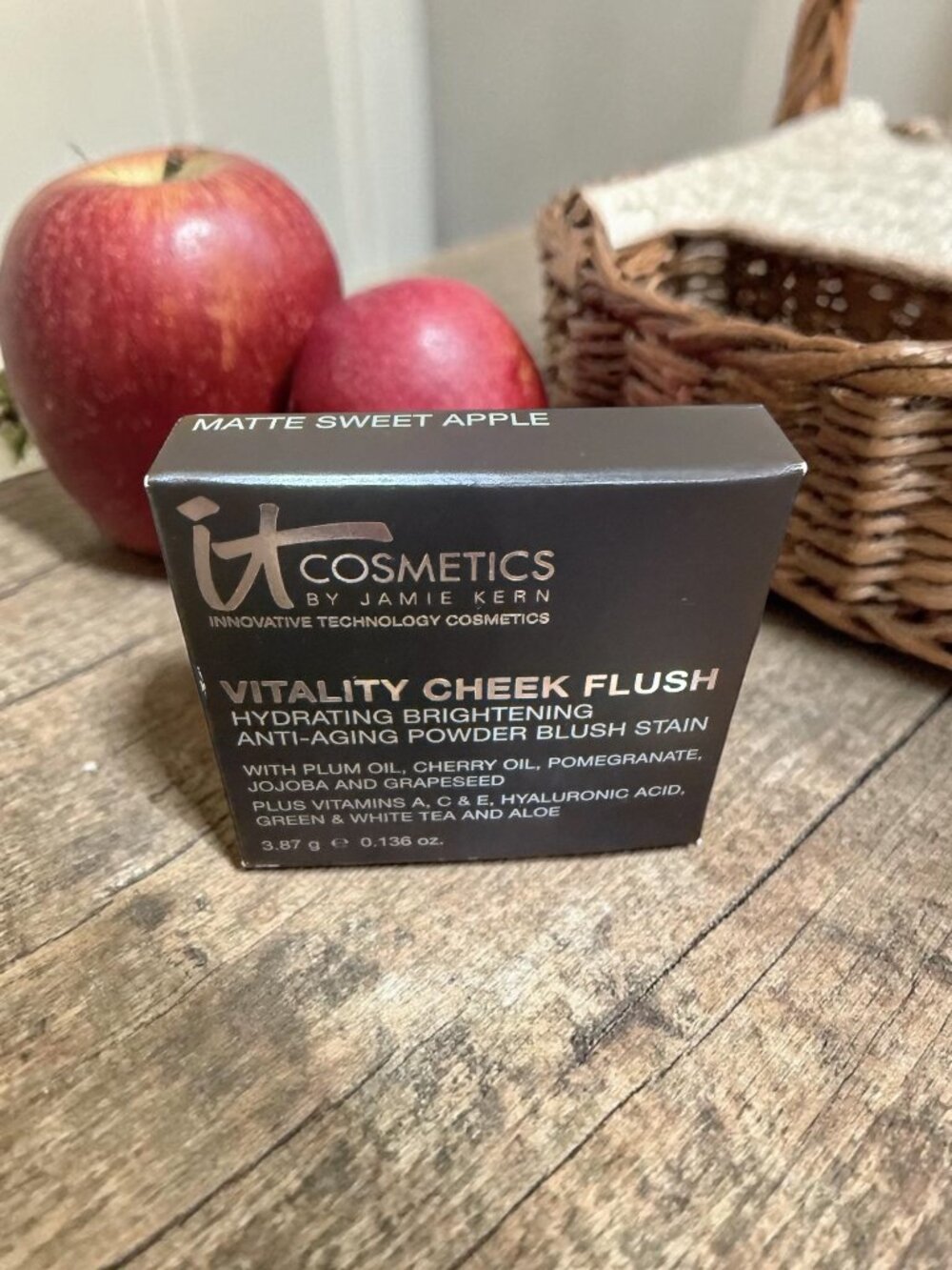 IT Cosmetics Vitality Cheek Flush Pressed Blush "Matte Sweet Apple" - NEW